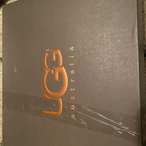 **FINAL SALE**UGG HEELED BOOTS. SIZE 8. COLOR: TAUPE - Picture 6 of 7